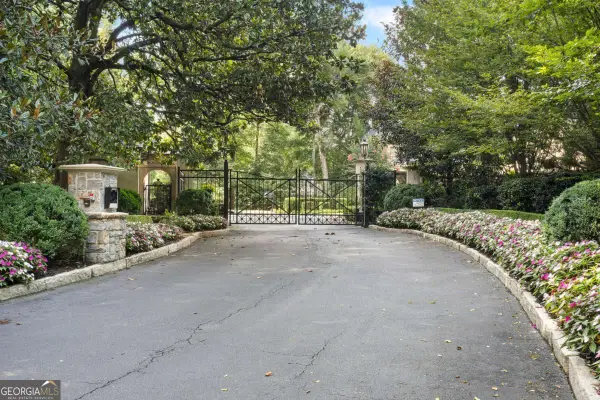675 W Paces Ferry, #4 Road Nw, Atlanta, GA 30327