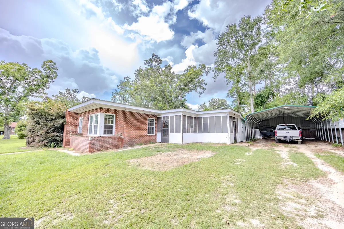 10 W Graham Street, McRae Helena, GA 31055 - #1