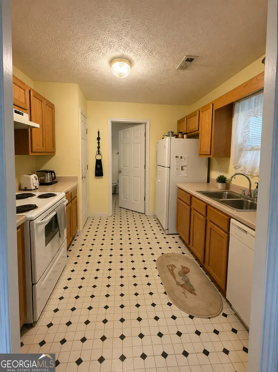 649 Forest Hills Path, Forest Park, GA 30297 - #2