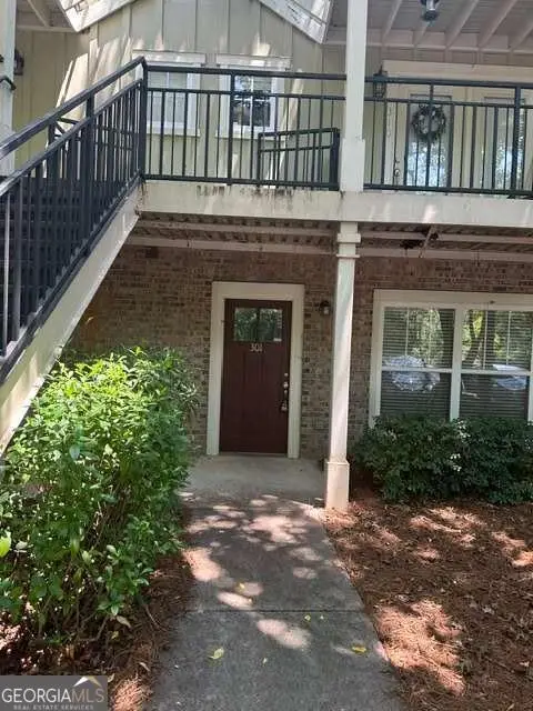 490 Barnett Shoals Road #301, Athens, GA 30605