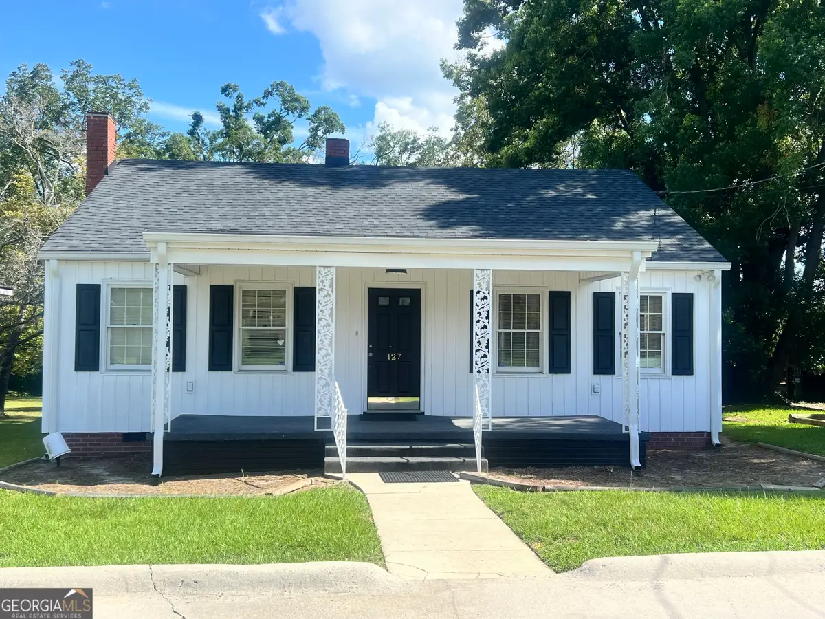 127 W Stuart Avenue, Lyons, GA 30436 - #1