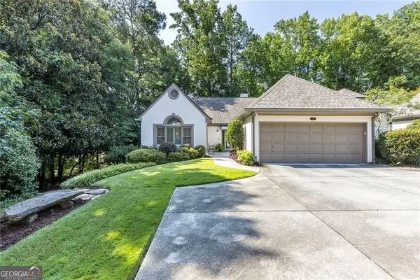 450 Greenlaurel Drive Ne, Sandy Springs, GA 30342