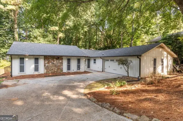9570 Hillside Drive, Roswell, GA 30076