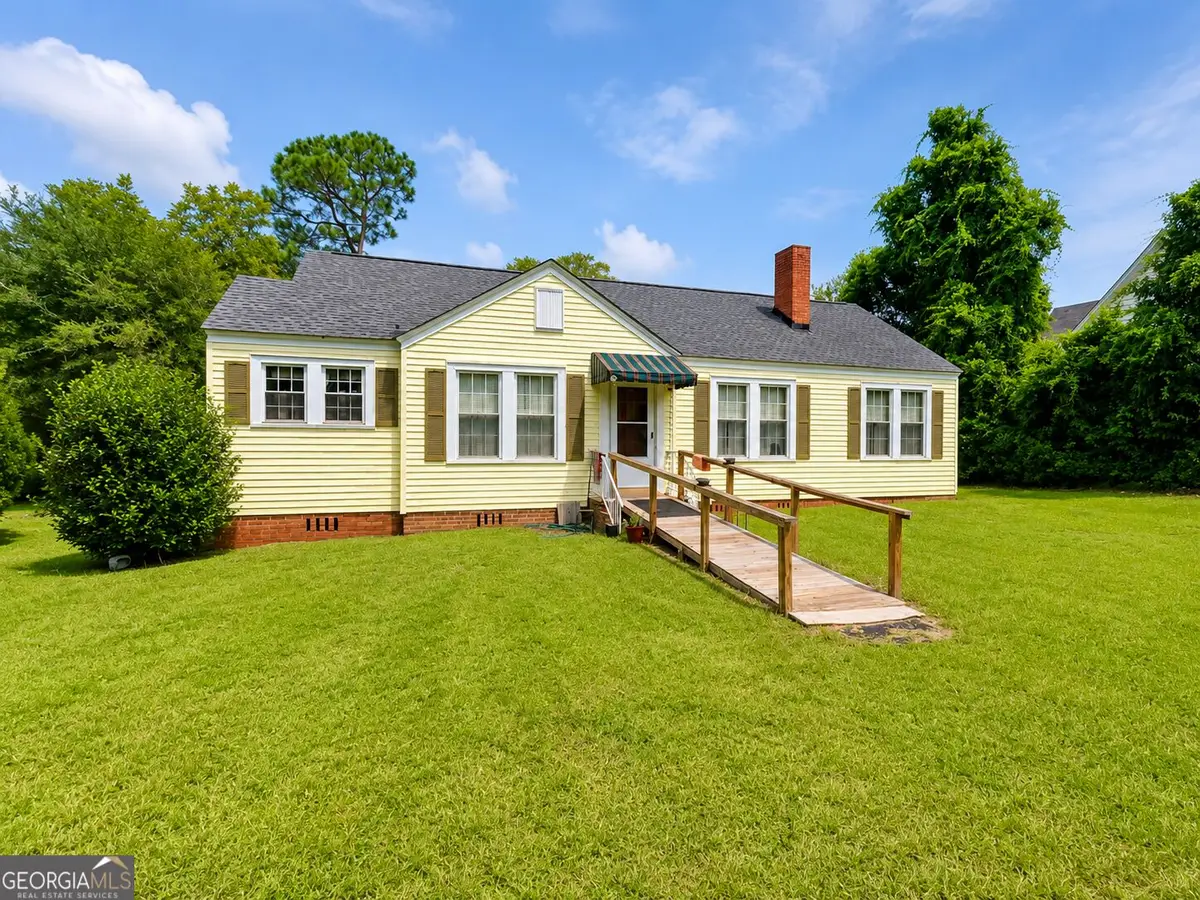 411 E 19th Avenue, Cordele, GA 31015 - #1