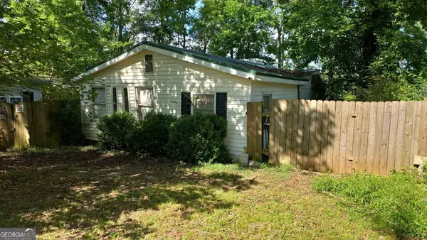 143 Weavers Lake Front Road, Jackson, GA 30233
