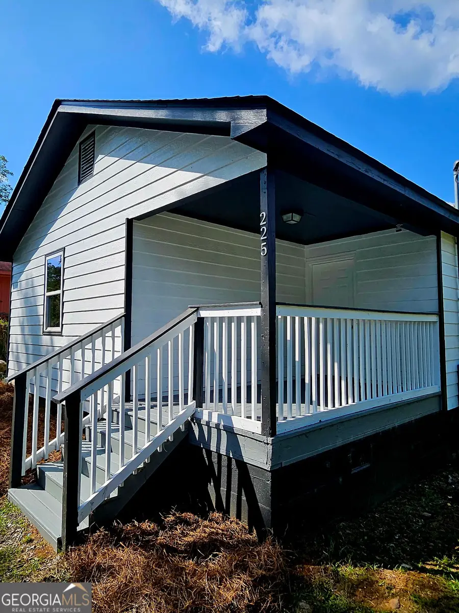 225 W Tinsley Street, Griffin, GA 30223 - #2