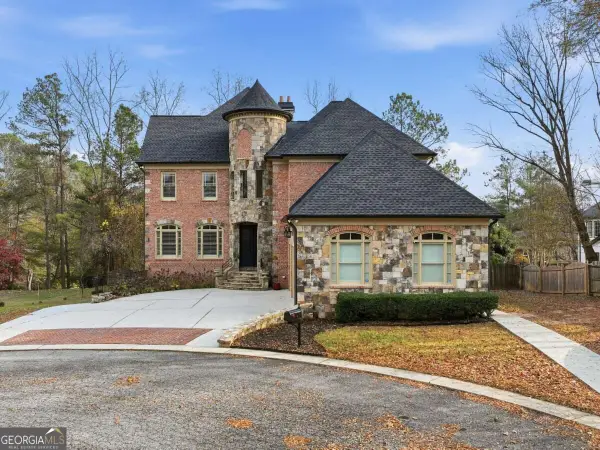 7611 Regency Circle, Sandy Springs, GA 30350