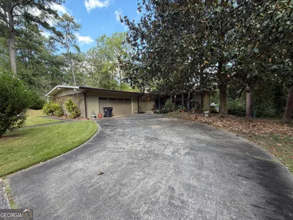 2550 Headland Drive, East Point, GA 30344