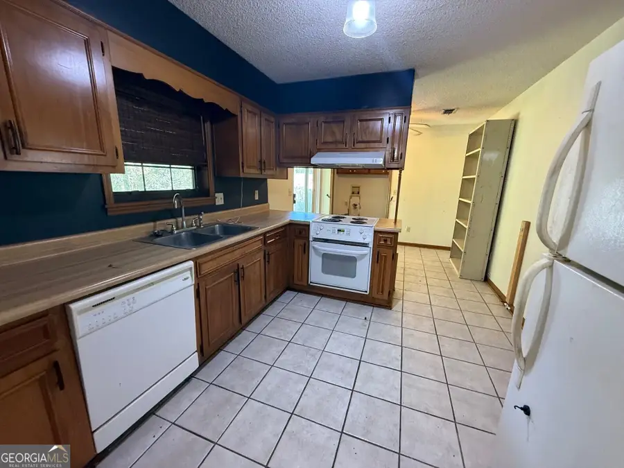 3427 Meadow Lane, Waycross, GA 31503 - #3
