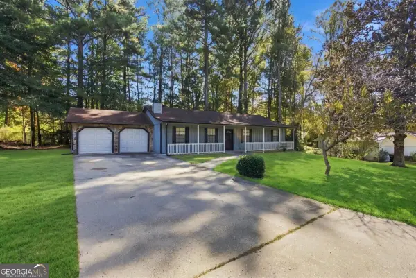 627 Blue Flag Lane, Fairburn, GA 30213