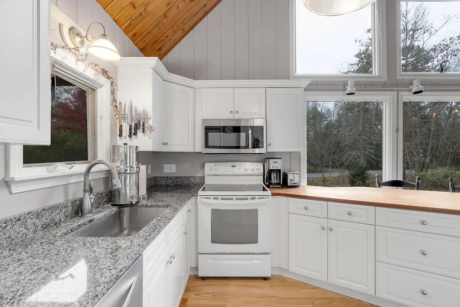 17 Arnold Road, Freeport, ME 04032 - Image #3