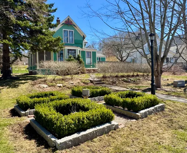 14 Water Street, Vinalhaven, ME 04863