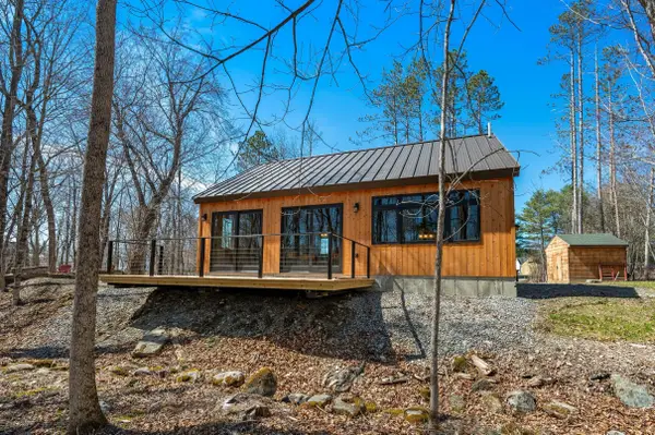 8 River Road, Detroit, ME 04929