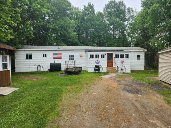 462 Troy Road, Detroit, ME 04929