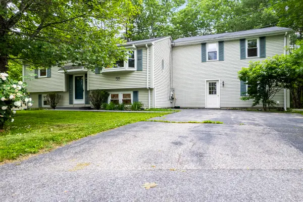 44 Ellen Circle, Yarmouth, ME 04096
