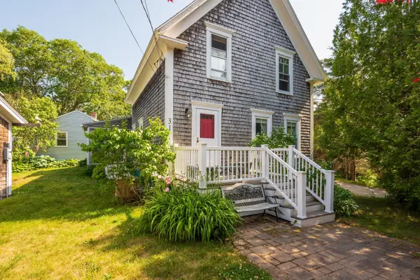 31 Bay Street, Boothbay Harbor, ME 04538