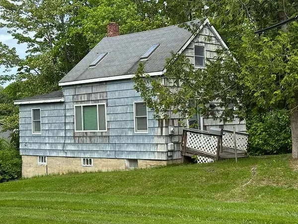 25 Pray Street, Gardiner, ME 04345