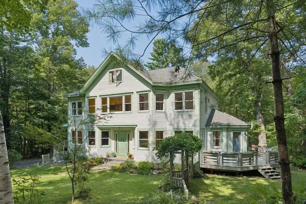 21 Stonecrest Drive, Falmouth, ME 04105