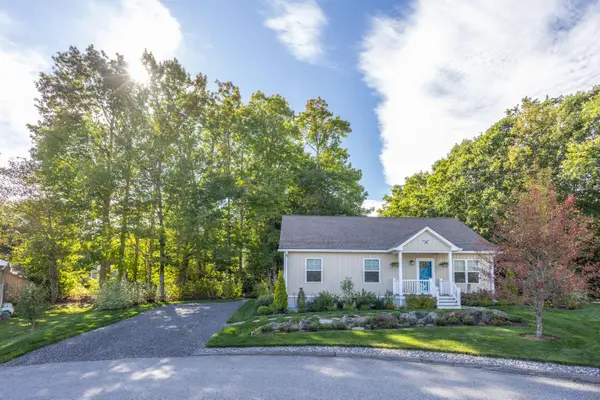 10 Glenfield Circle, Camden, ME 04843