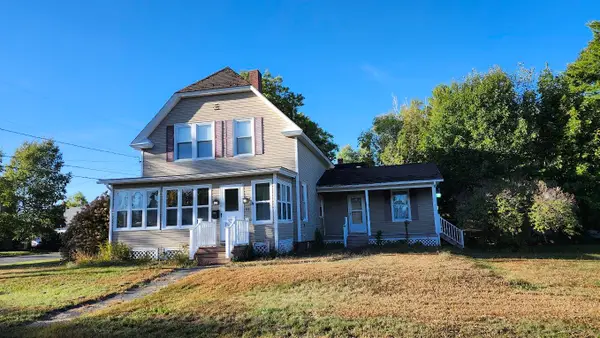 17 Bates Street, Millinocket, ME 04462