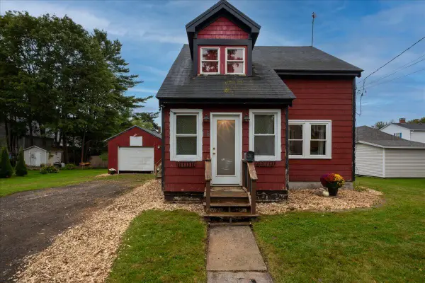 16 Hill Street, Rockland, ME 04841