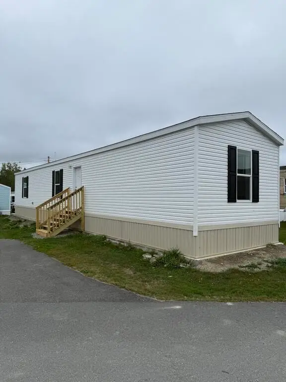 33 Black Bear Lane, Brewer, ME 04412