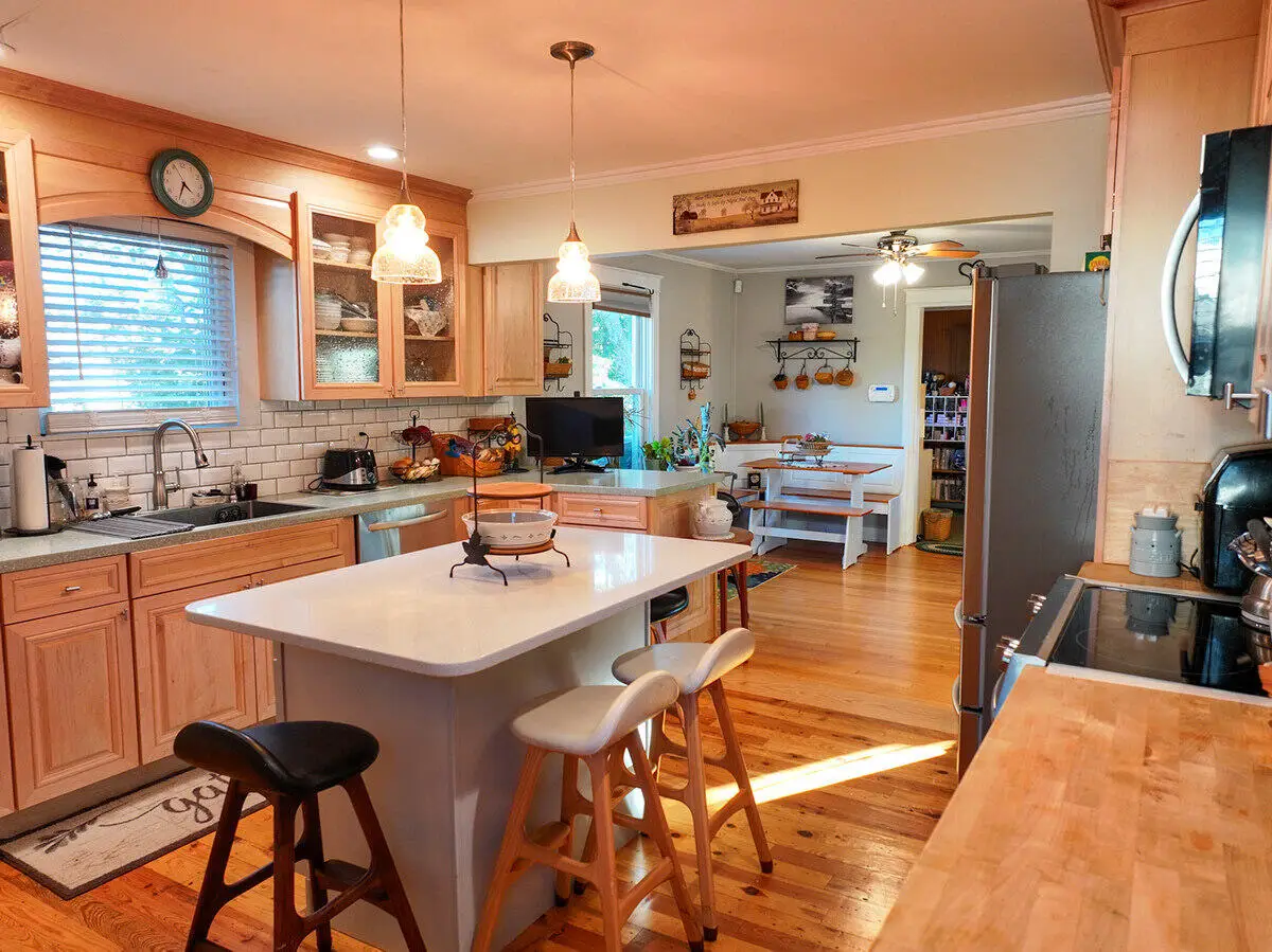 21 Androscoggin Avenue, Lewiston, ME 04240 - Image #1