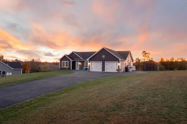 40 Knoll Crest Drive, Bangor, ME 04401