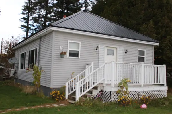 15 Canaan Avenue, Washburn, ME 04786