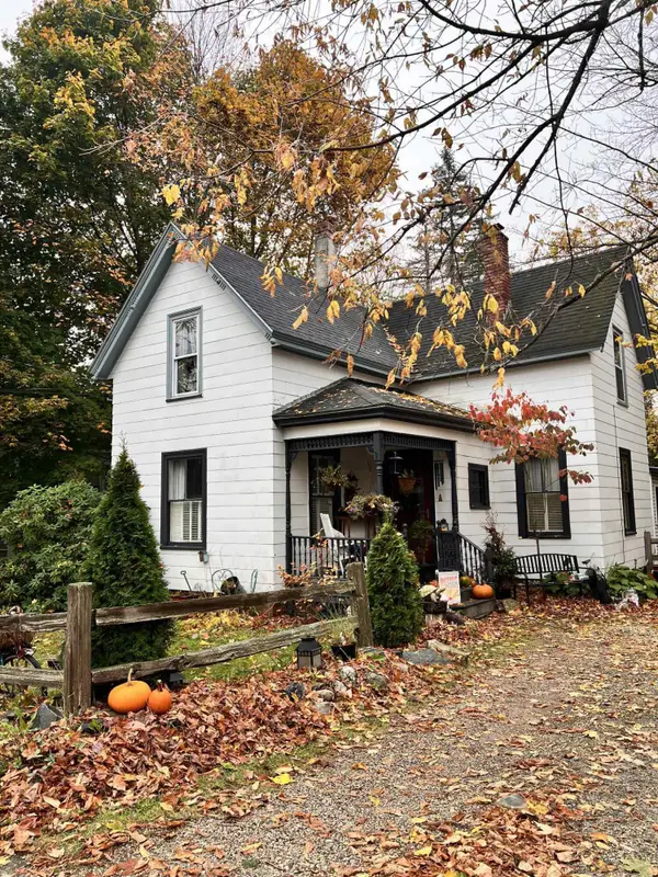 7 Summer Street, Hampden, ME 04444