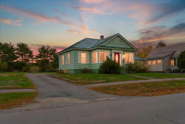 10 Greenwood Avenue, Skowhegan, ME 04976