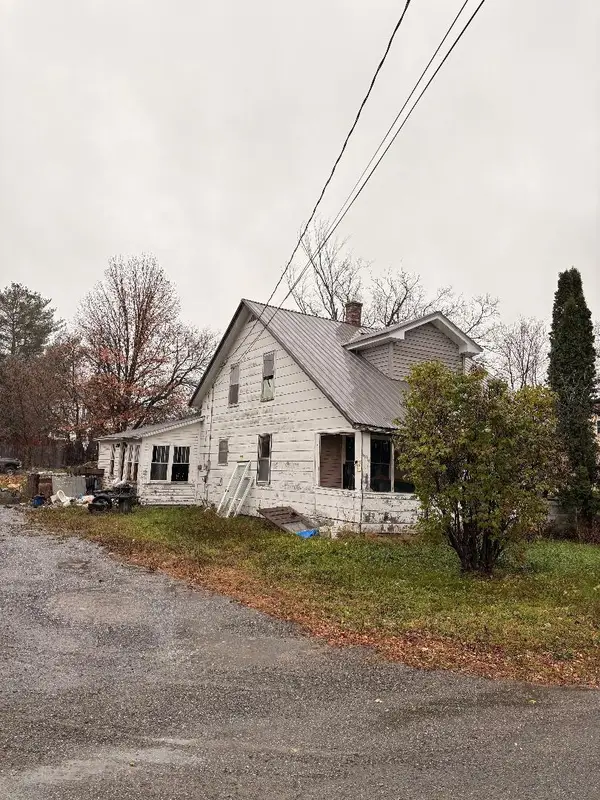 8 Pleasant Street, Washburn, ME 04786