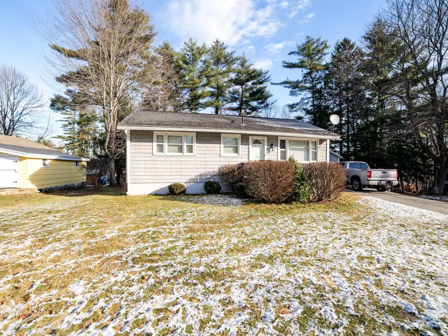8 Roberta Street, Farmingdale, ME 04344 - Image #3