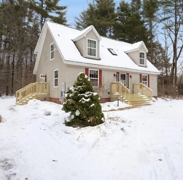1094 State Road, Eliot, ME 03903