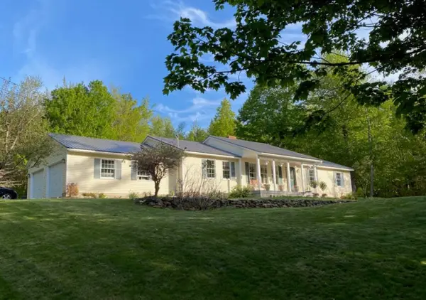 107 Mount Vista Drive, Sidney, ME 04330