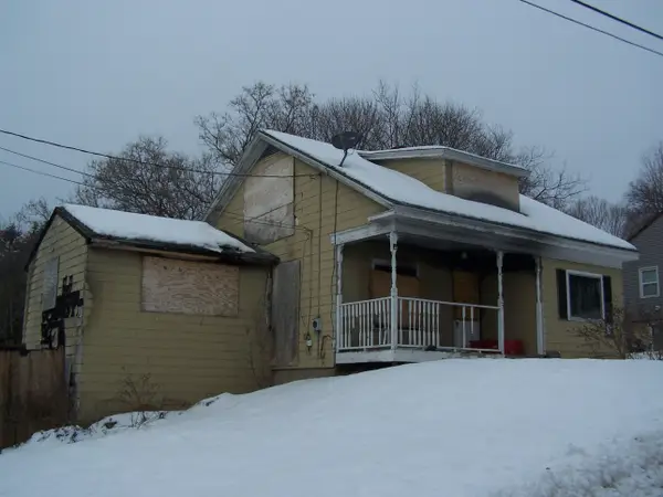 27 Baxter Avenue, Auburn, ME 04210