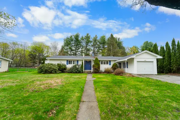 42 Sugarloaf Lane, Bangor, ME 04401