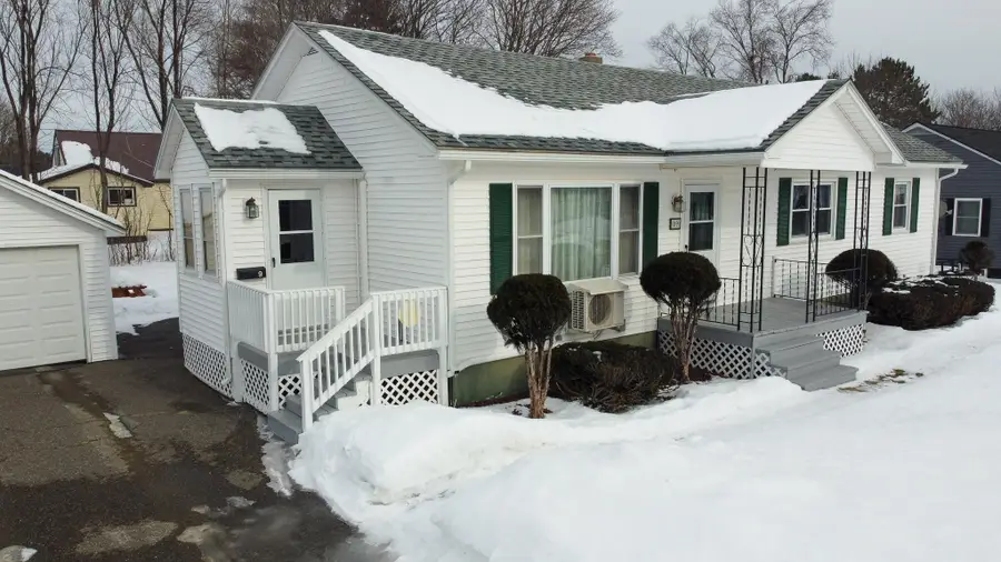 9 Grove Street, East Millinocket, ME 04430 - #3