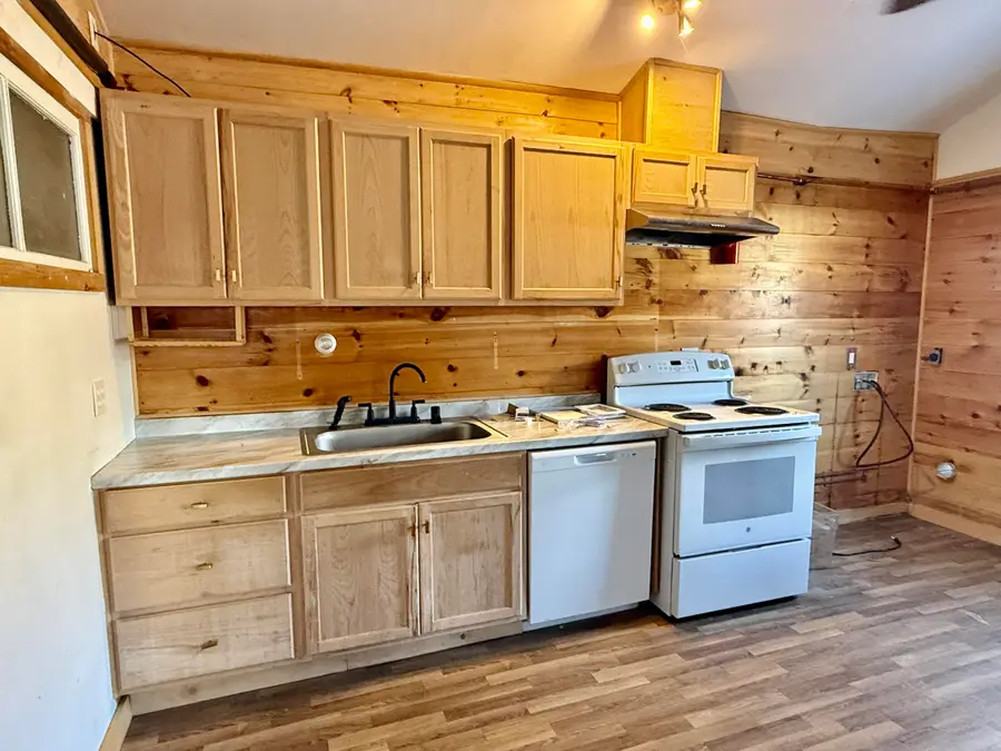 54 W Main Street, Vinalhaven, ME 04863 - #2