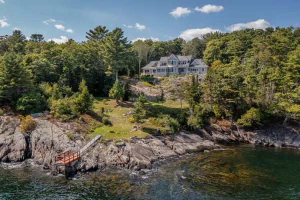 36 Roxmont Road, Rockport, ME 04856