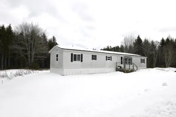 12 Lindsay's Road, Deer Isle, ME 04627