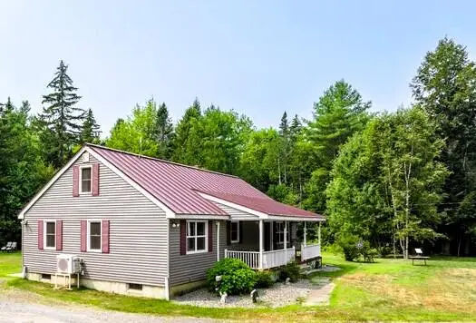 8 Hammond Lane, Searsport, ME 04974