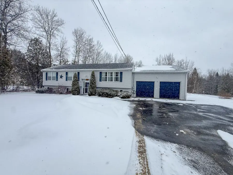 2094 Glenwood Avenue, Hermon, ME 04401 - #3