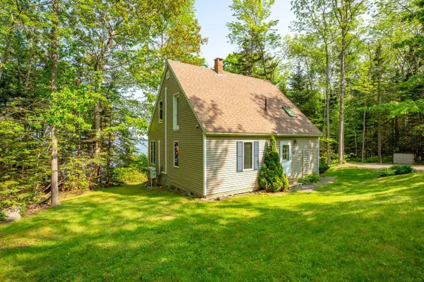 15 Eds Road, Camden, ME 04843