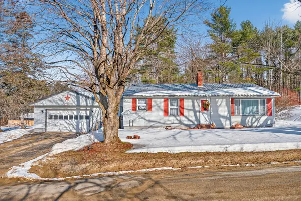 4 Thurlow Avenue, Paris, ME 04281