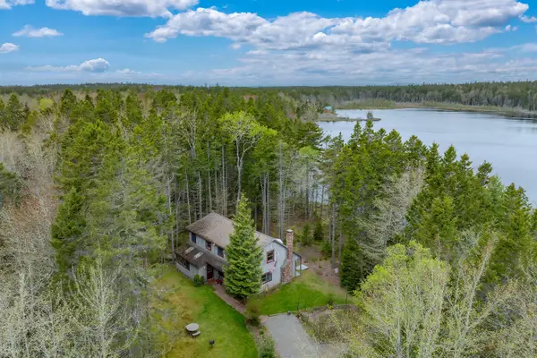 176 N Main Street, Stonington, ME 04681