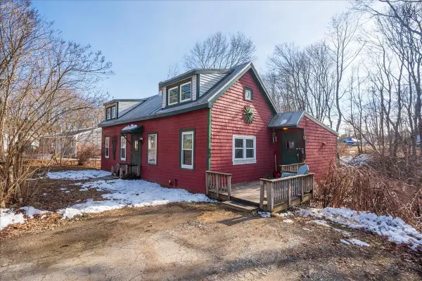 40 Admontem Avenue, Rockland, ME 04841