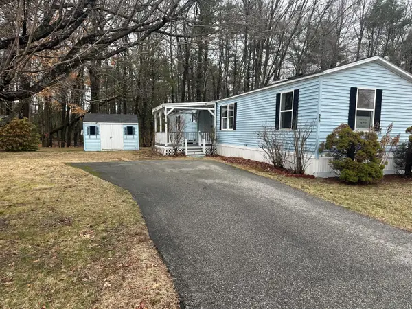 25 Patio Park Lane, Gorham, ME 04038