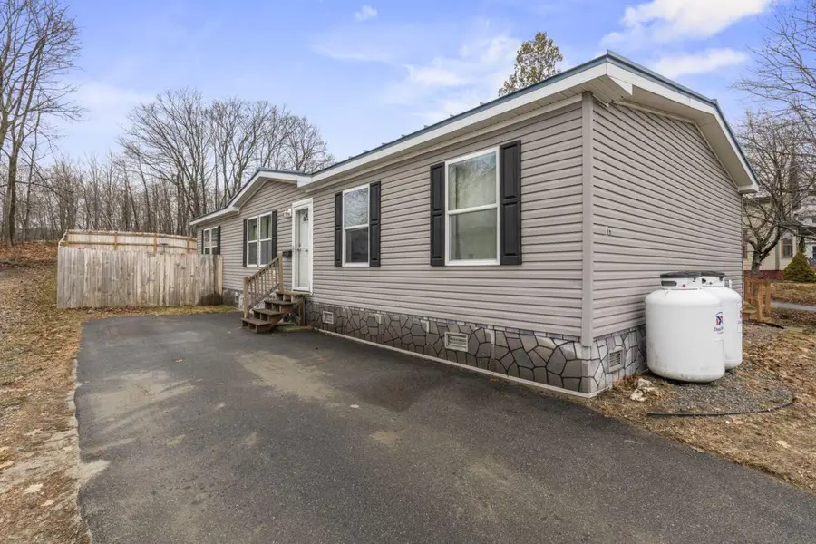 16 W Pleasant Street, Oakland, ME 04963 - #3
