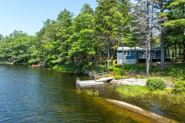 42 Wawenock Trail, Boothbay Harbor, ME 04538